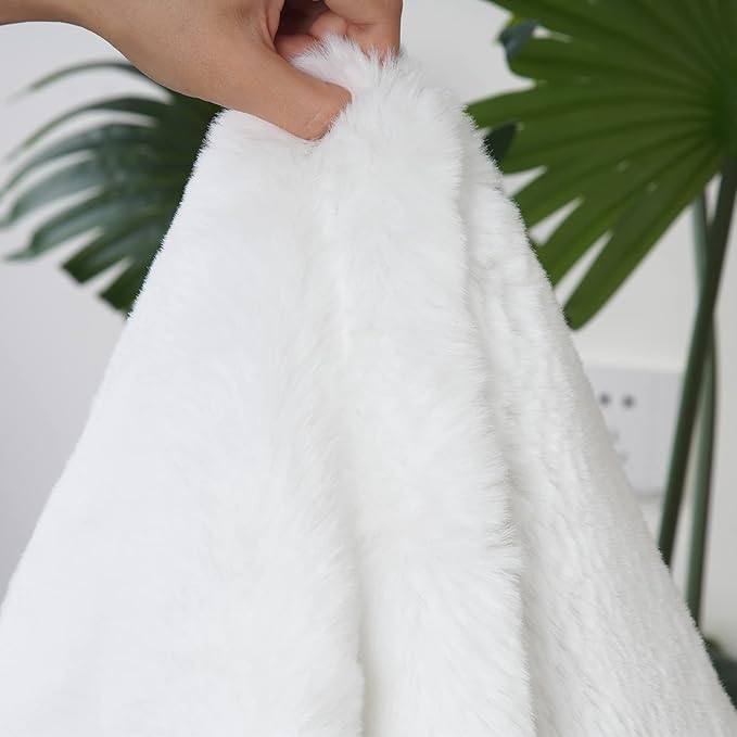 Ghouse Ultra Soft Faux Rabbit Fur Rug 2x3, Machine Washable Area Rugs for Bedroom Fluffy Rugs for Living Room, no-Shedding Carpet Sheepskin Rug White