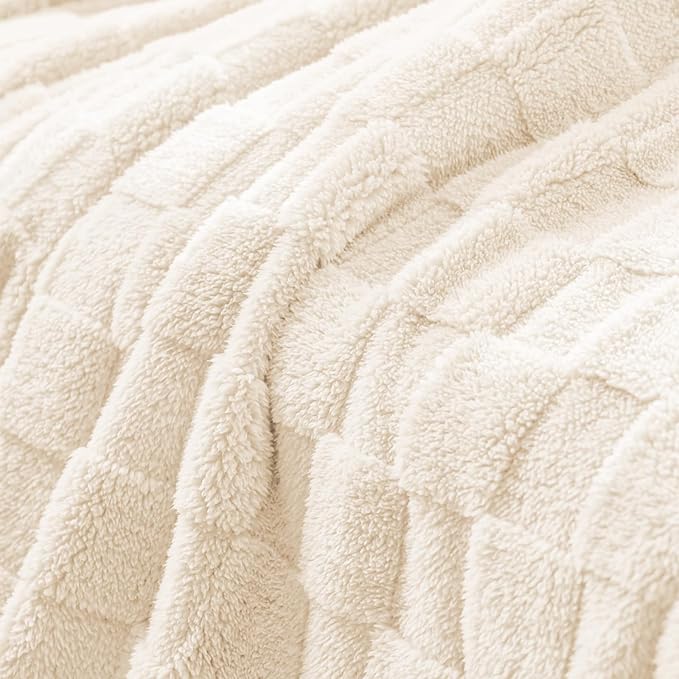 Exclusivo Mezcla 3D Checkered Fleece King Blanket for Bed, Ivory