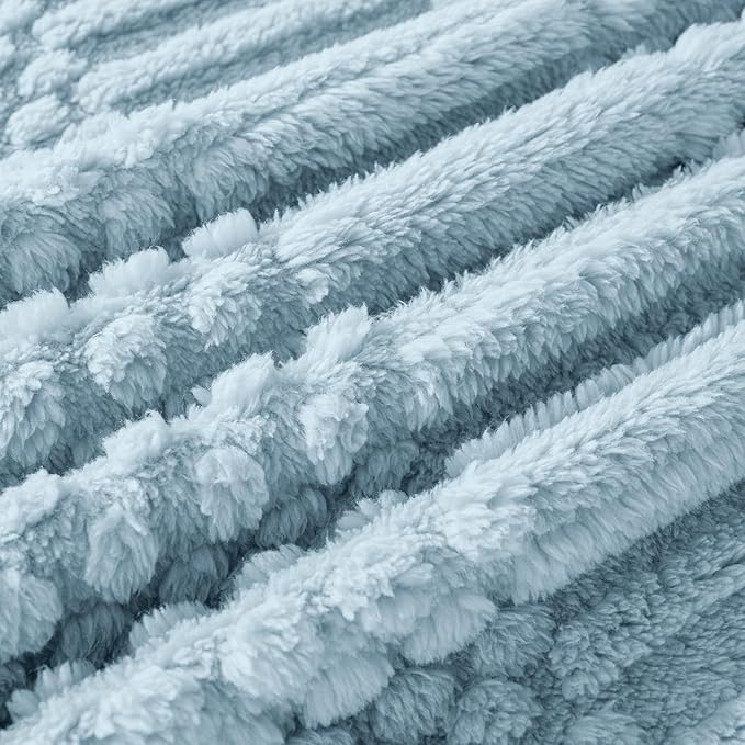 Blue Throw Blanket - Soft & Fluffy Fleece, Cute & Aesthetic, Perfect for Sofa, Couch, Chair, Bed, Living Room & Bedroom, All-Season Use, Plush & Cozy Decorative Blanket 50x60