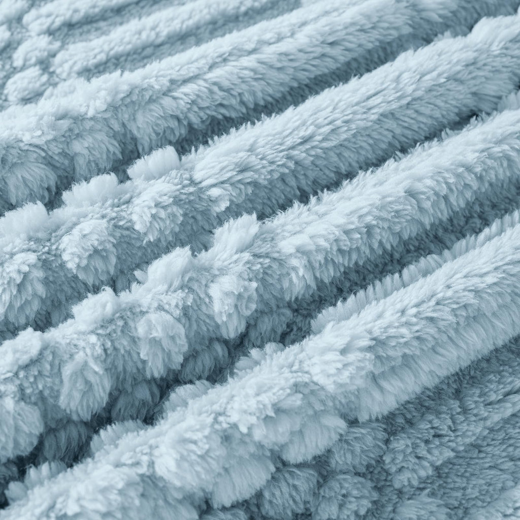 Blue Throw Blanket - Soft & Fluffy Fleece, Cute & Aesthetic, Perfect for Sofa, Couch, Chair, Bed, Living Room & Bedroom, All-Season Use, Plush & Cozy Decorative Blanket 50x60