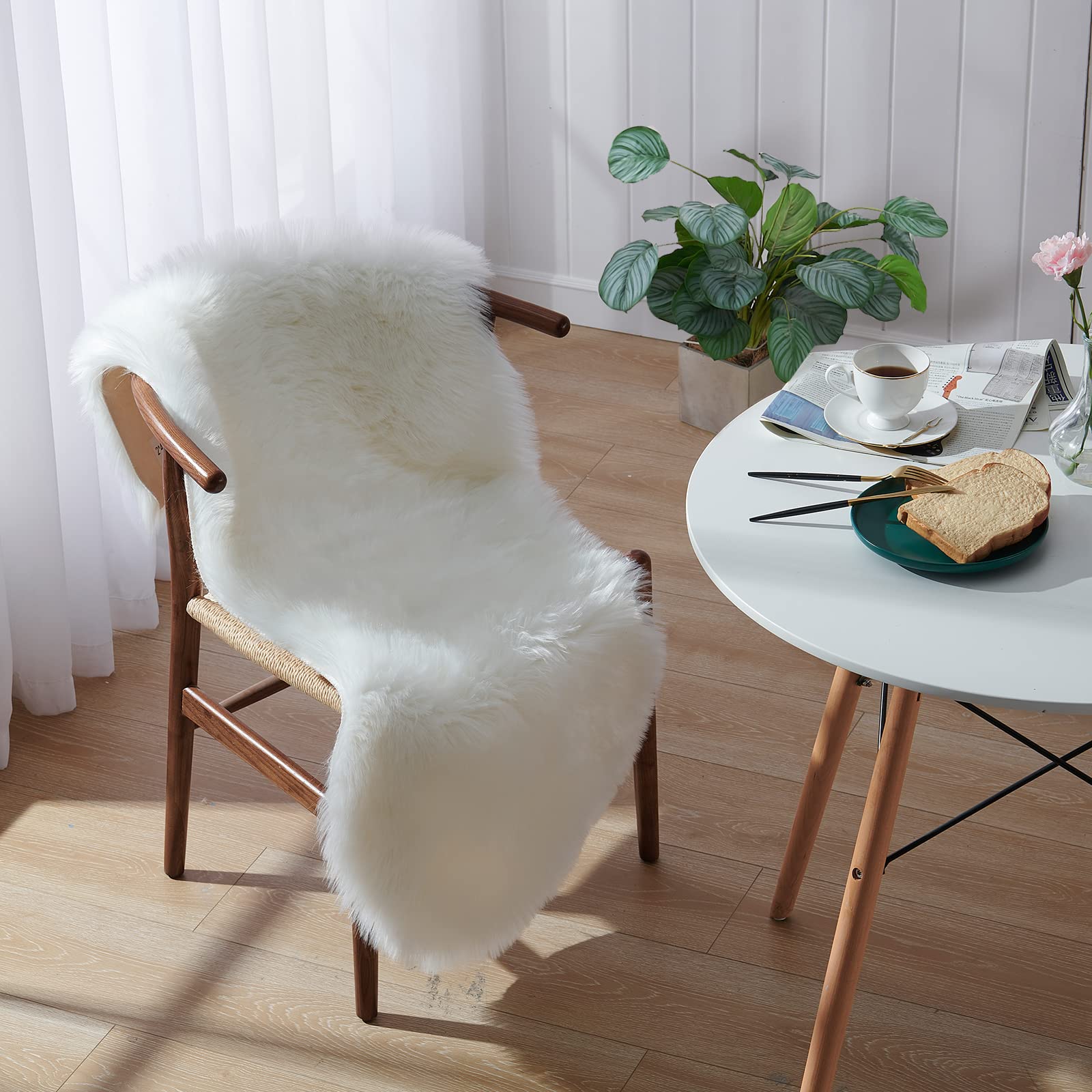 Tangsoo 2x4 White Faux Fur Sheepskin Rugs,Fuzzy Fluffy Chair Cover Rugs