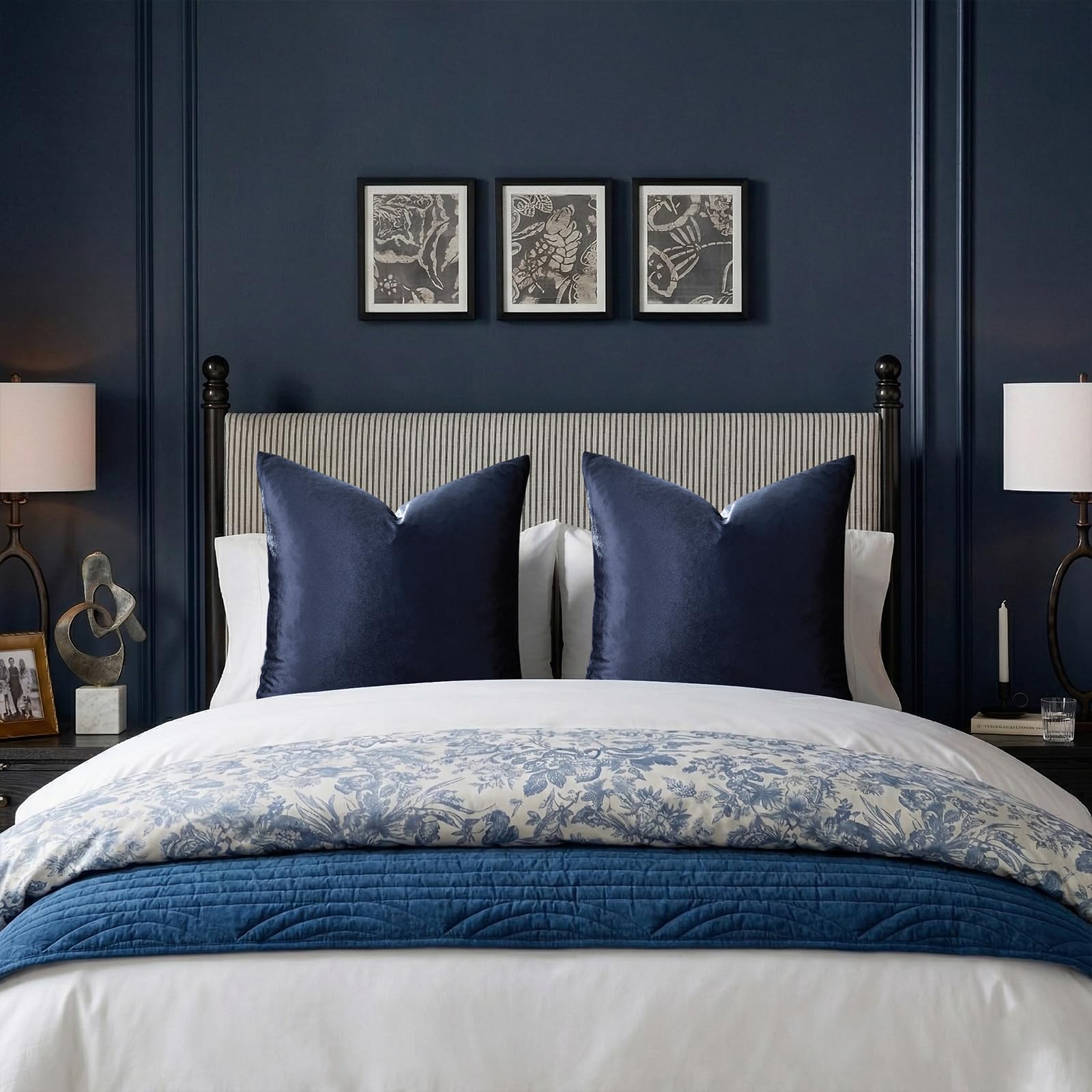 GIGIZAZA Navy Velvet Pillow Covers 22x22 Decorative Pillows Pack of 2