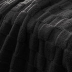 Exclusivo Mezcla Fleece Throw Blanket for Couch,Super Soft and Warm Lightweight Checkered Pattern Blankets for All Seasons, 50x60 Inches, Black