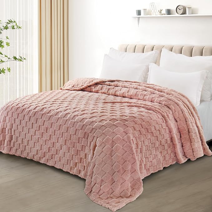 Exclusivo Mezcla Queen Size Flannel Fleece Blanket, Super Soft and Warm Lightweight Checkered Pattern Blankets for All Seasons, 90x90 Inches, Pink
