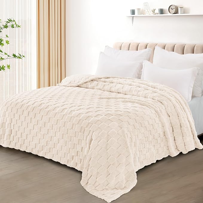 Exclusivo Mezcla 3D Checkered Fleece King Blanket for Bed, Ivory