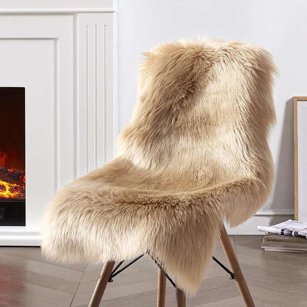 Ciicool Faux Sheepskin Rugs Soft Faux Fur Rug Beige Fluffy Rug 2x3 Feet