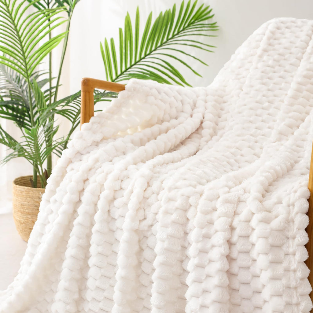 Exclusivo Mezcla Large 3D Fleece Throw Blanket for Couch, Ivory