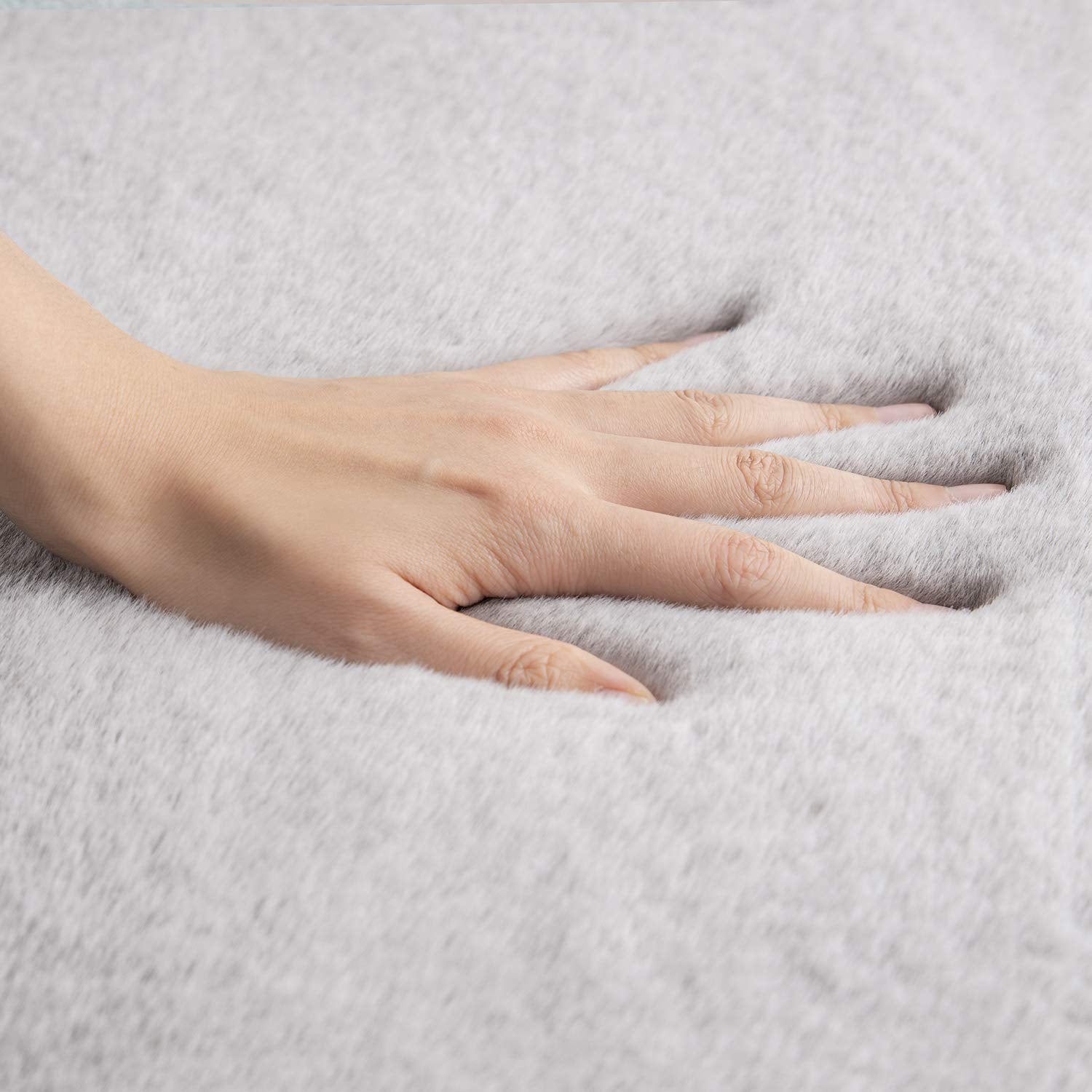 Ashler Faux Fur Rug, Ultra Soft Faux Rabbit Fur, Grey Area Rugs, 4 x 6 Feet Rectangle, Machine Washable Nursery Decor Throw Rugs for Bedroom, Kids Room, Living Room