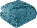 Exclusivo Mezcla 3D Checkered Fleece Twin Blanket for Bed, Slate Blue