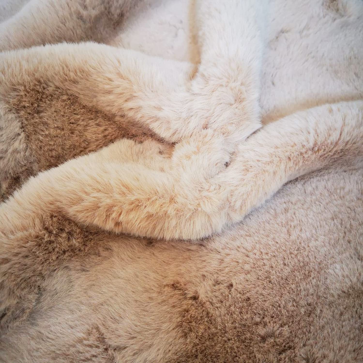 Ghouse Faux Rabbit Fur Round Rug 6ft Light Brown Beige Round Rugs for Bedroom Decor Fluffy Area Rugs for Living Room, no-Shedding Carpet Sheepskin Washable Rug Rome Decor