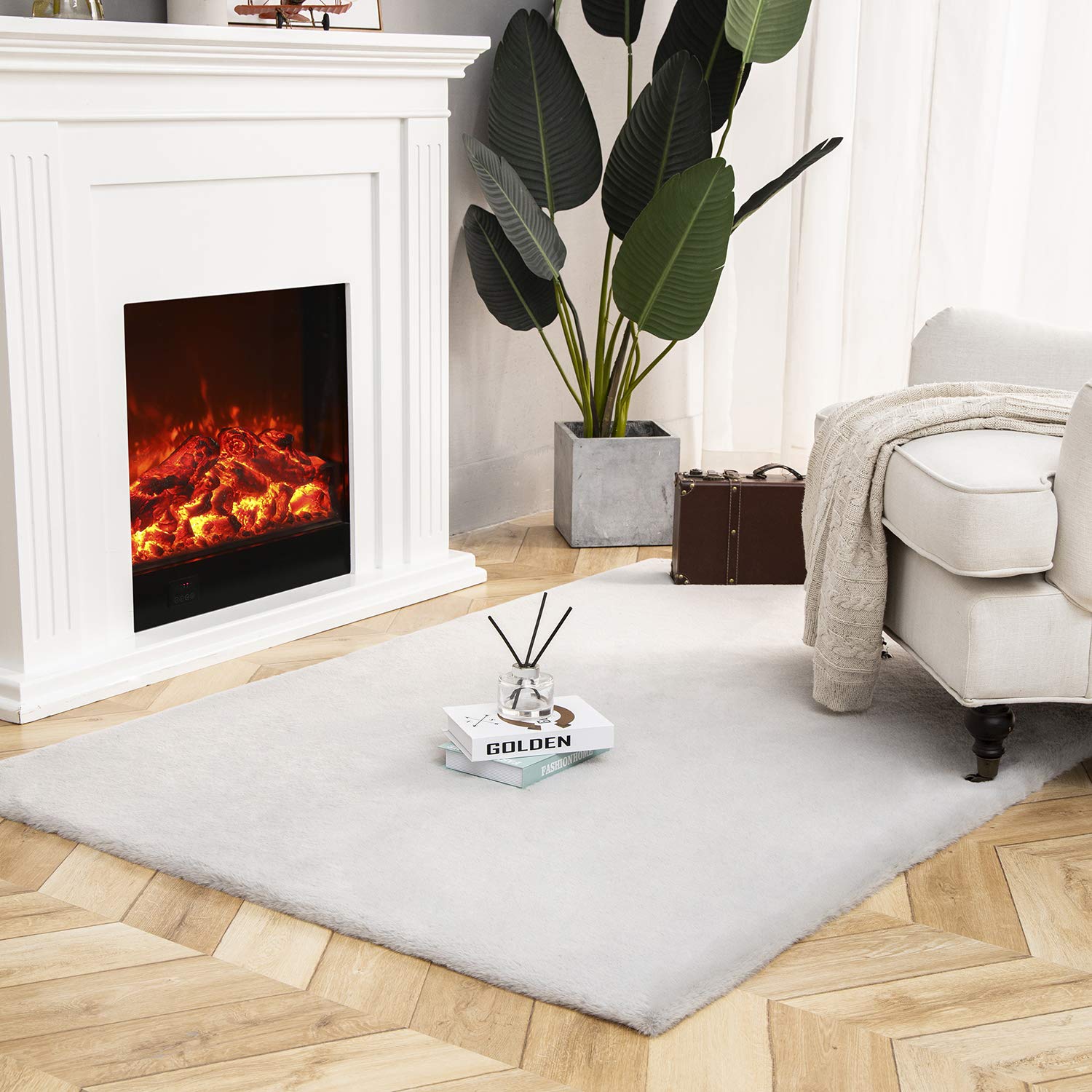 Ashler Faux Fur Rug, Ultra Soft Faux Rabbit Fur, Grey Area Rugs, 4 x 6 Feet Rectangle, Machine Washable Nursery Decor Throw Rugs for Bedroom, Kids Room, Living Room