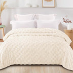 Exclusivo Mezcla 3D Checkered Fleece King Blanket for Bed, Ivory