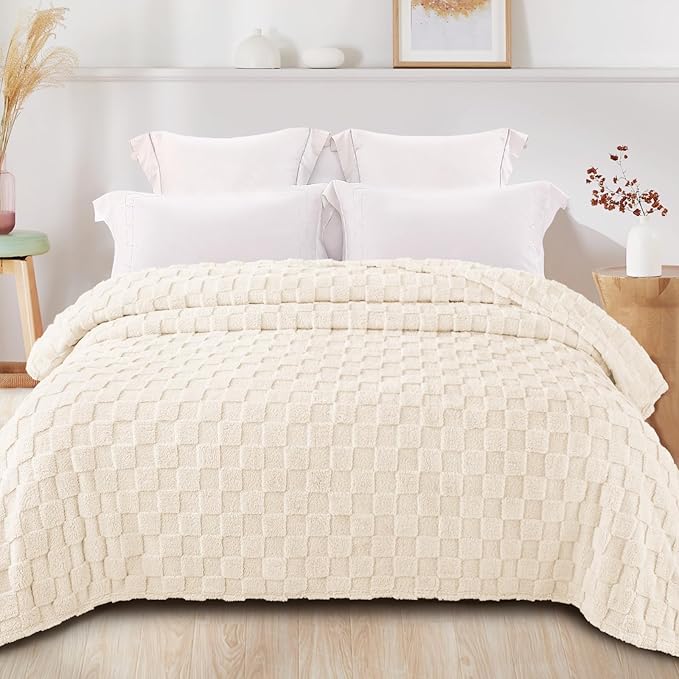 Exclusivo Mezcla 3D Checkered Fleece King Blanket for Bed, Ivory