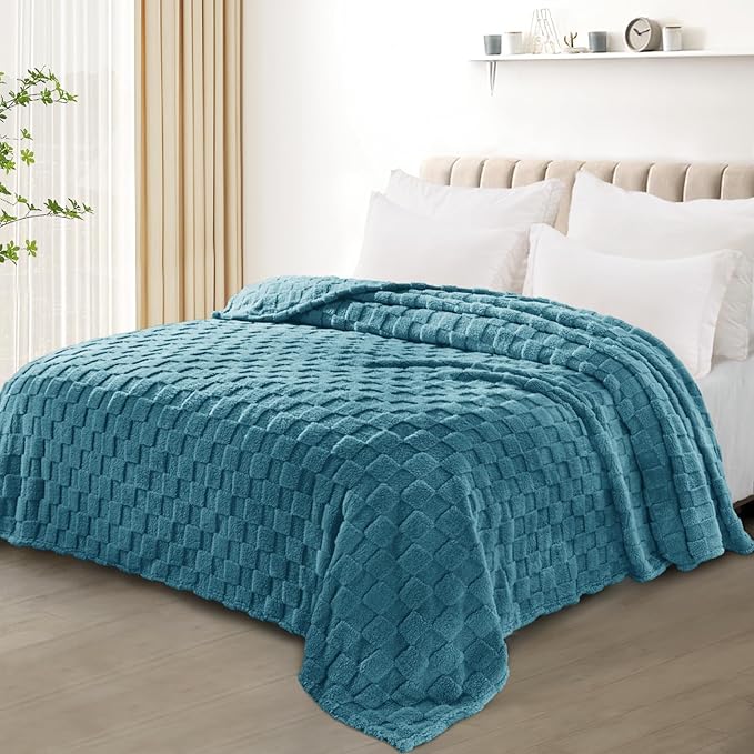 Exclusivo Mezcla 3D Checkered Fleece Twin Blanket for Bed, Slate Blue