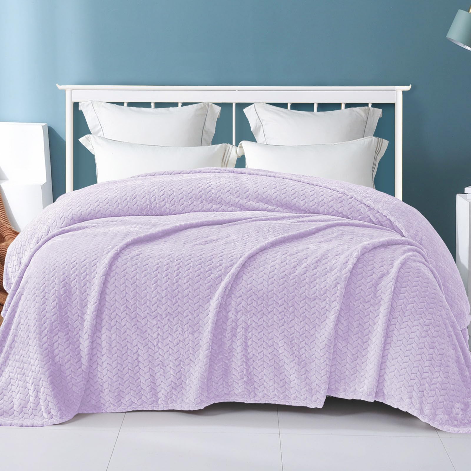 Exclusivo Mezcla Soft Fleece Bed Blanket King Size, 90”x104”, Lilac Purple