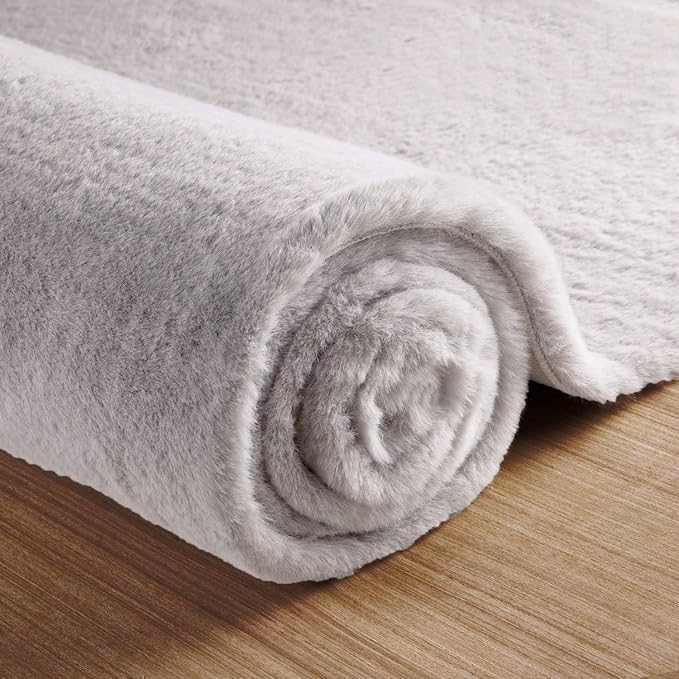 ORINOVA Washable Area Rugs 5x8 Rugs for Living Room Silver Grey Faux Rabbit Fur Rug for Bedroom Faux Sheepskin Rug Teen Room Home Décor