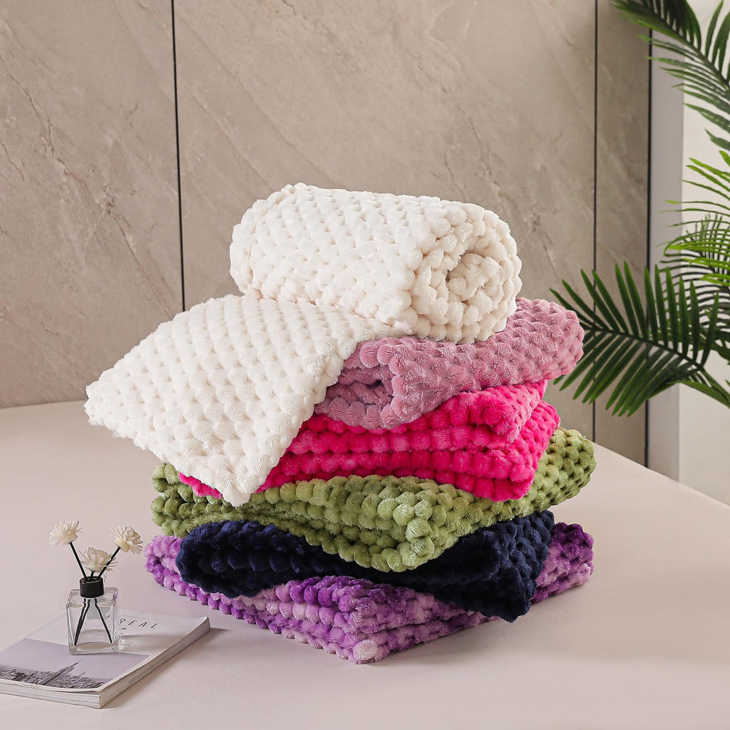 Exclusivo Mezcla Large 3D Fleece Throw Blanket for Couch, Ivory