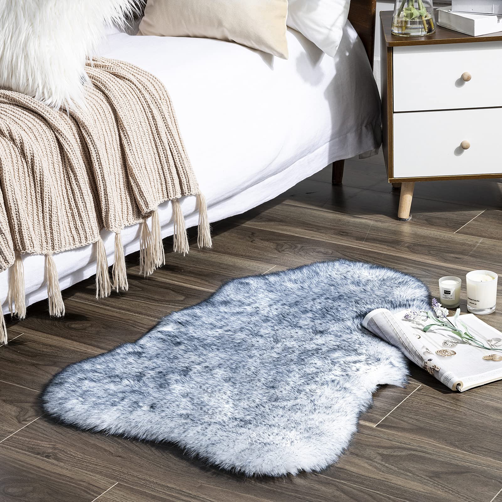 Ashler HOME DECO Soft Faux Fox Fur Rug Chair Couch Cover Area Rug for Bedroom Floor Sofa Living Room White Blue 2 x 2.8 ft