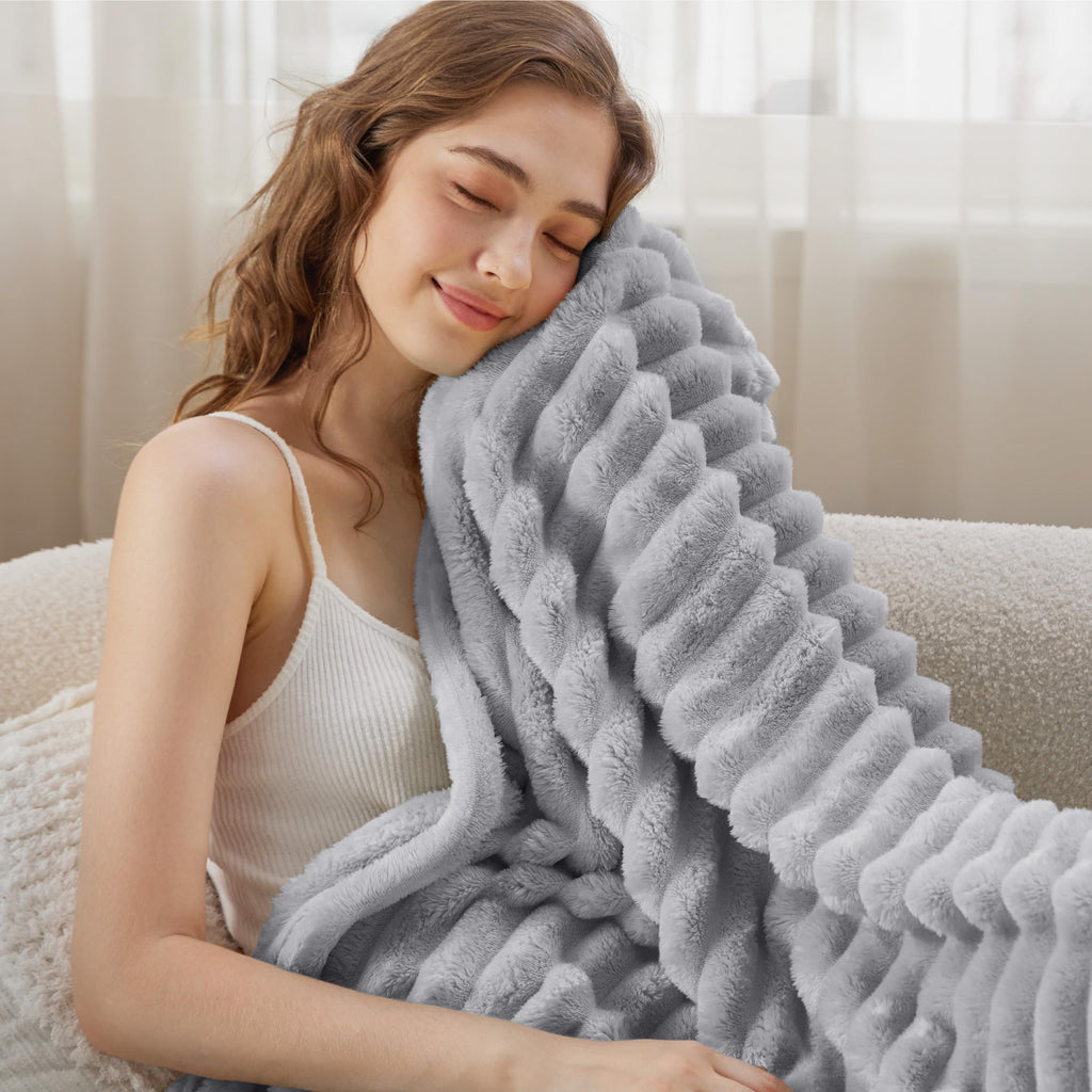 Bedsure Soft Light Grey Throw Blanket for Couch Decor Gifts 50"x70"