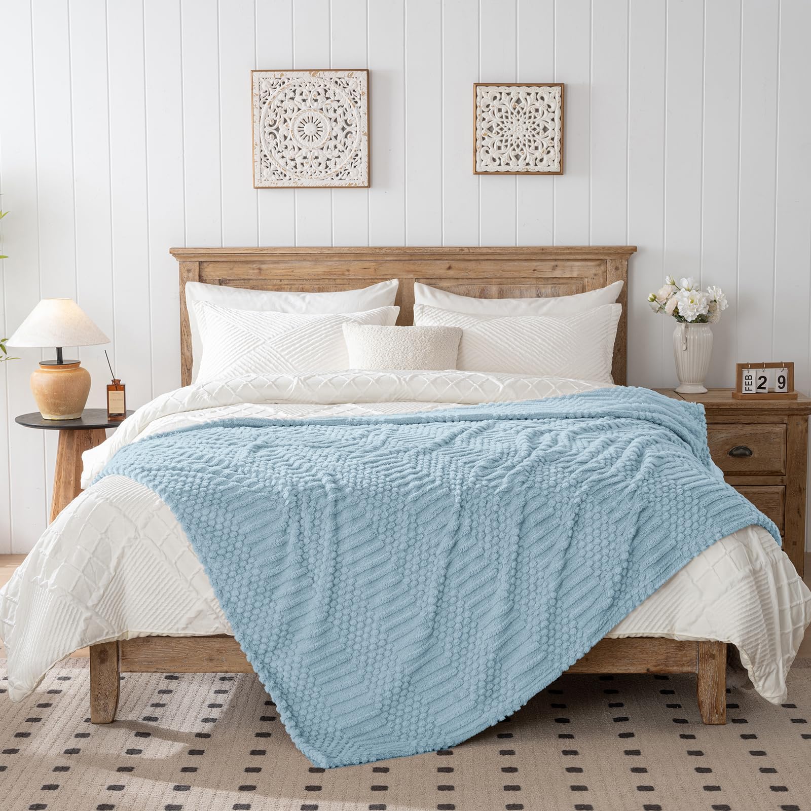 Blue Throw Blanket - Soft & Fluffy Fleece, Cute & Aesthetic, Perfect for Sofa, Couch, Chair, Bed, Living Room & Bedroom, All-Season Use, Plush & Cozy Decorative Blanket 50x60