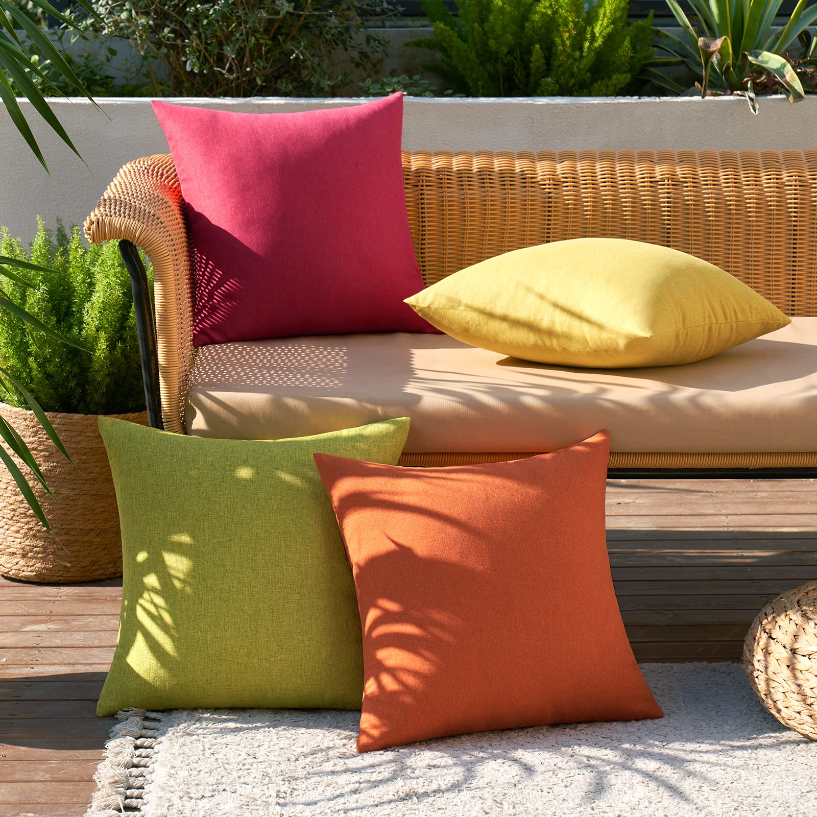 MIULEE Pack of 4 Decorative Outdoor Throw Pillow Covers Linen Waterproof Pillow Covers Summer Farmhouse Cushion Cases for Patio Garden Tent Balcony Couch Sofa 18x18 Inch Red/Green