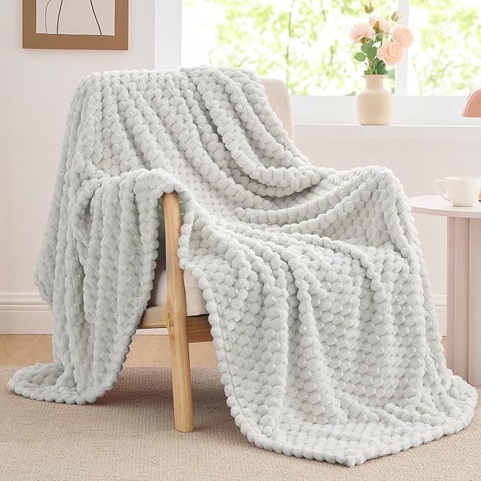BEDELITE Fleece Blanket - 3D Jacquard Decorative Light Grey Throw Blankets for Couch & Bed, Soft and Cozy Warm Plush Fluffy Blanket All Seasons Suitable, 50x60Inches