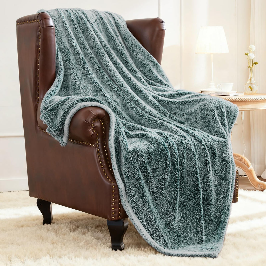 Exclusivo Mezcla Fuzzy Large Fleece Throw Blanket for Couch, Mixed Green
