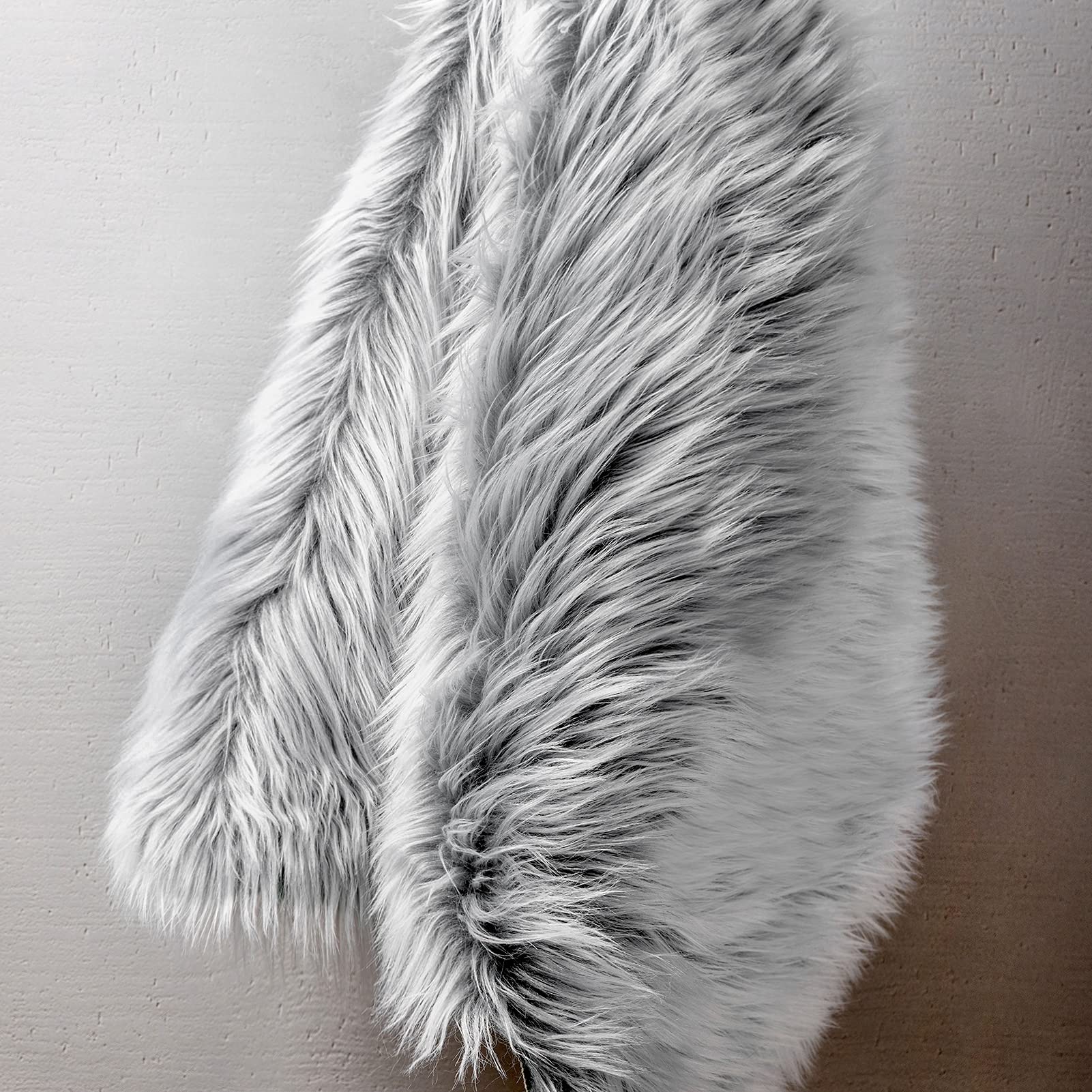 Ashler faux fur rug, Fluffy Shaggy Area Rug Ultra Soft 2 x 2.9 Feet Rectangle Fur Rug Frosted Bottom Gray Fuzzy Rug Machine Washable Shag Rug, Nursery Decor Throw Rugs for Bedroom, Living Room