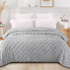 Exclusivo Mezcla King Size Flannel Fleece Blanket, Super Soft and Warm Lightweight Checkered Pattern Blankets for All Seasons, 90x104 Inches, Light Grey
