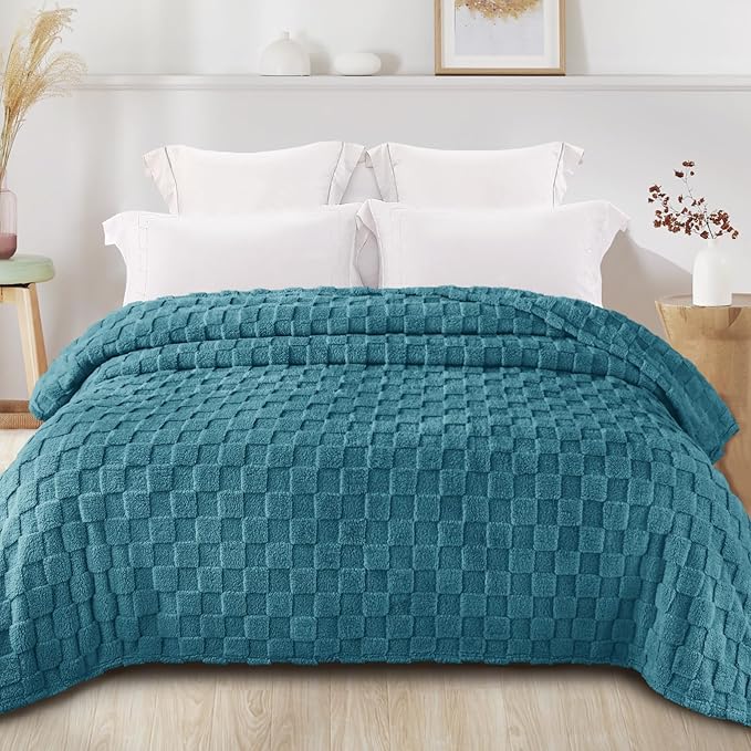 Exclusivo Mezcla 3D Checkered Fleece Twin Blanket for Bed, Slate Blue