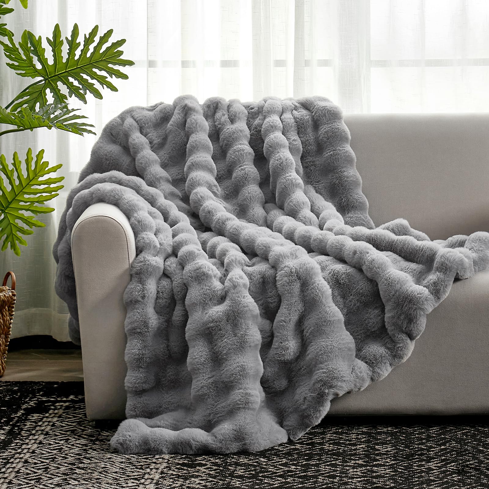 Cozy Bliss Faux Fur Throw Blanket for Couch, Fuzzy Soft Plush Thick Bubble Blanket for Sofa Bedroom Living Room, 60 * 80 Inches Light Grey