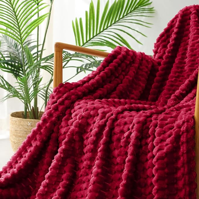 Exclusivo Mezcla Fleece Throw Blanket for Couch, Extra Large Fuzzy Deep Red Bed Blankets, Soft Cozy Plush Sofa Throws for All Seasons, 50x70 Inches