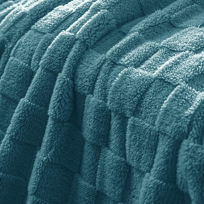 Exclusivo Mezcla 3D Checkered Fleece Twin Blanket for Bed, Slate Blue