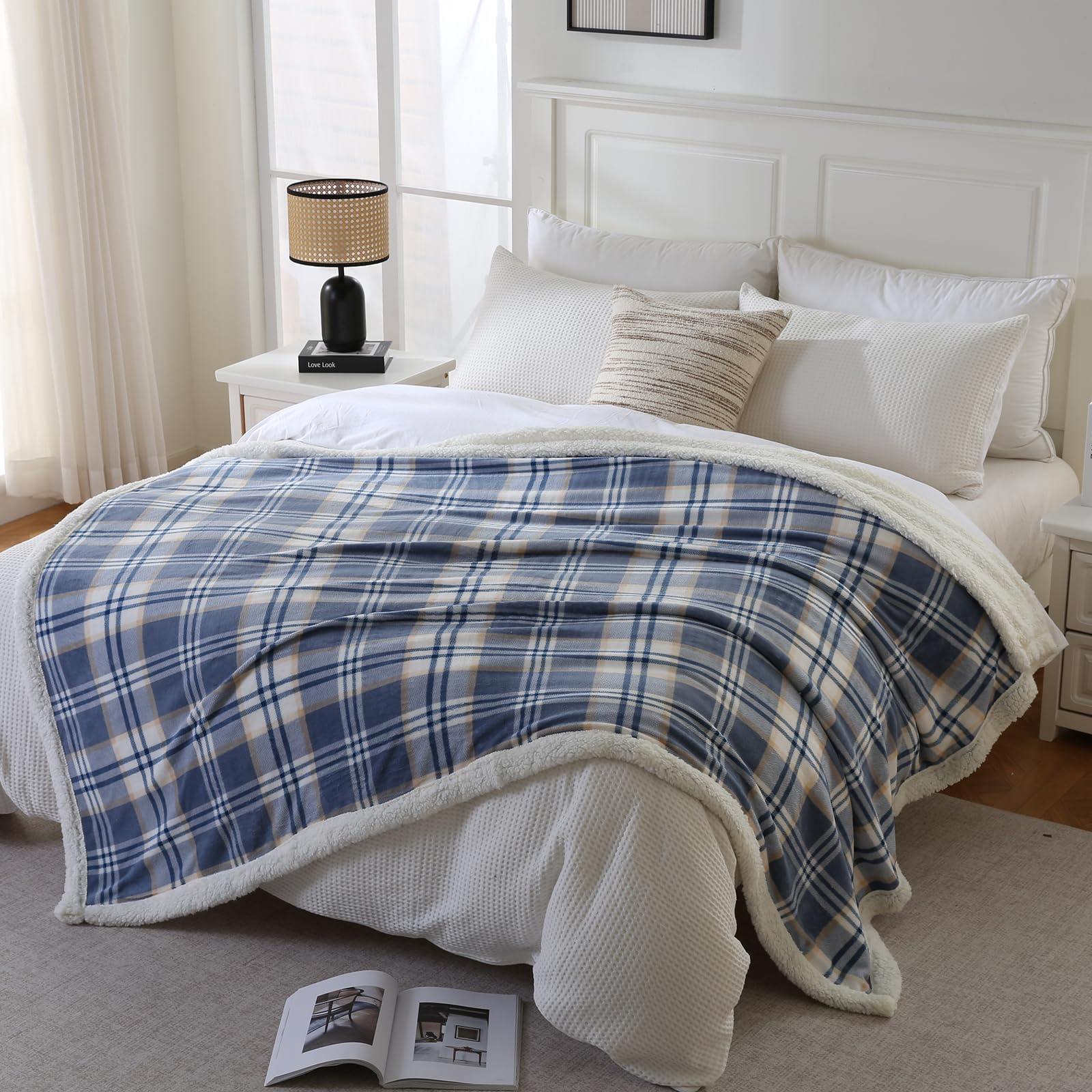 PU MEI Sherpa Blanket Queen Plaid Thick Bed Blanket, 80”*90” Super Soft Flannel Fuzzy Fleece Reversible Velvet Plush Warm Blanket for Couch (Blue White Check)