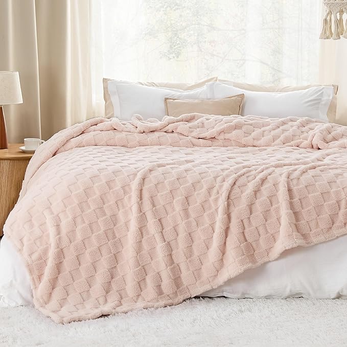 Bedsure GentleSoft King Size Blanket for Bed - Super Soft Cozy Blankets for Kids Girls, Large Fuzzy Fleece Throw for Bedroom Decor, Light Pink,108x90 Inches