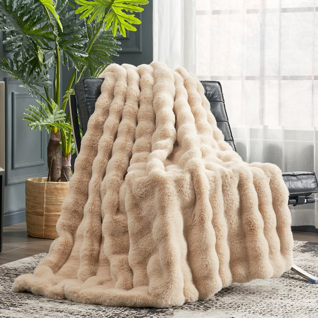 Cozy Bliss Cow Print Faux Fur Throw Blanket for Couch, Fuzzy Soft Plush Thick Bubble Blanket for Sofa Bedroom Living Room, 50x60 Inches