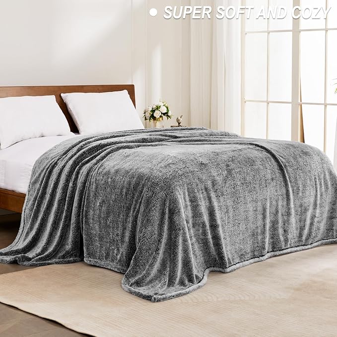 Exclusivo Mezcla Fuzzy Large Fleece Throw Blanket for Couch, Mixed Black
