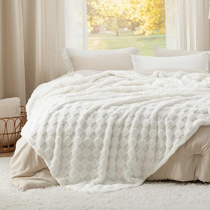 Bedsure GentleSoft King Size Blanket for Bed - Super Soft Cozy Blankets for Kids Girls, Large Fuzzy Fleece Throw for Bedroom Decor, White,108x90 Inches