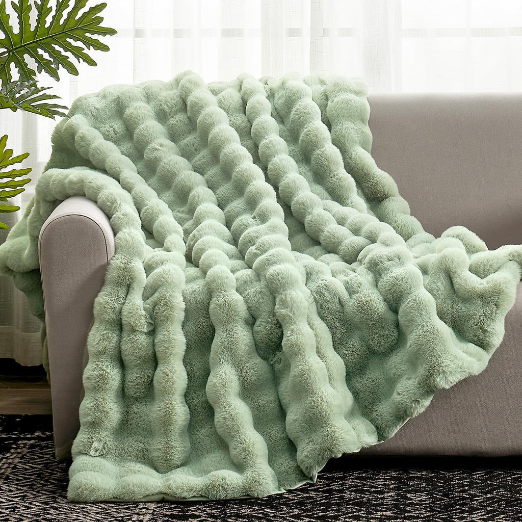 Cozy Bliss Cow Print Faux Fur Throw Blanket for Couch, Fuzzy Soft Plush Thick Bubble Blanket for Sofa Bedroom Living Room, 50x60 Inches