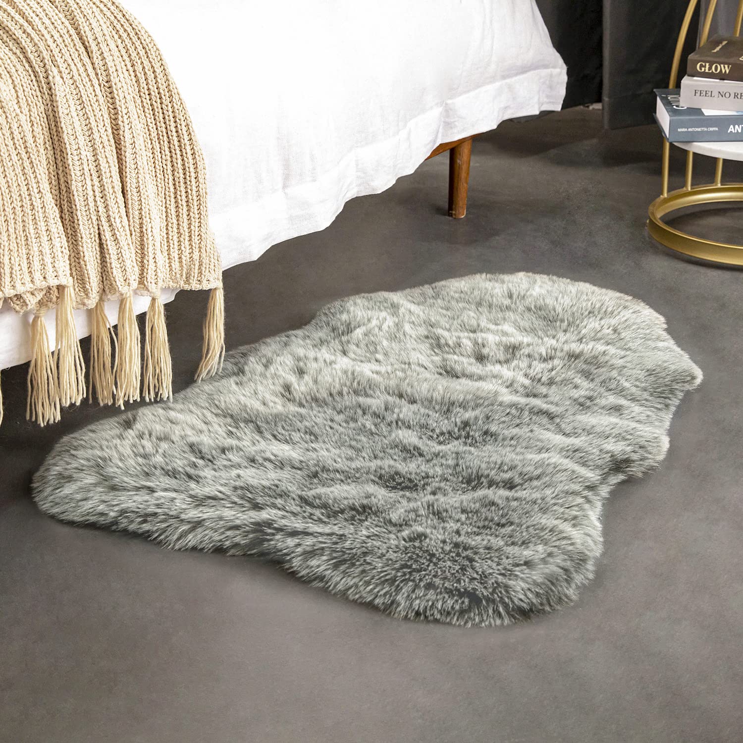 Ashler HOME DECO Soft Fox Faux Fur Chair Couch Cover Area Rug for Bedroom Floor Sofa Living Room Green White 2 x 2.8 ft