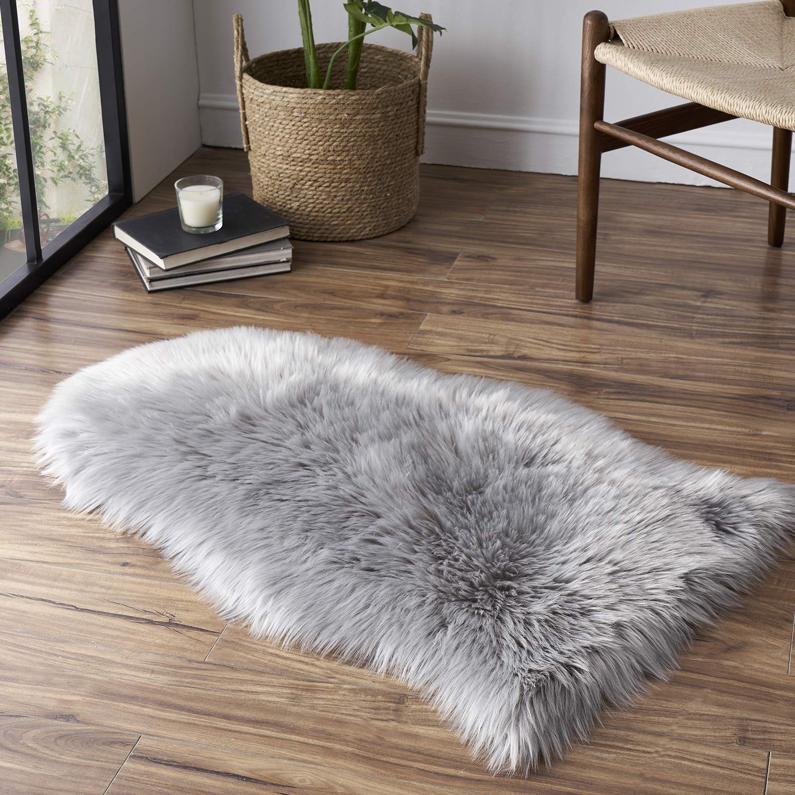Tangsoo 2x3 Grey Small Faux Fur Rug,Washable Fuzzy Fluffy Chair Cover Rugs