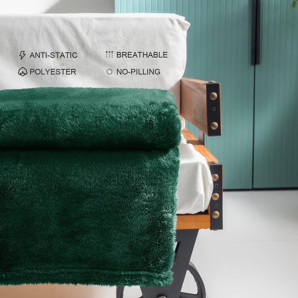 Exclusivo Mezcla Fuzzy Large Fleece Throw Blanket for Couch, Forest Green