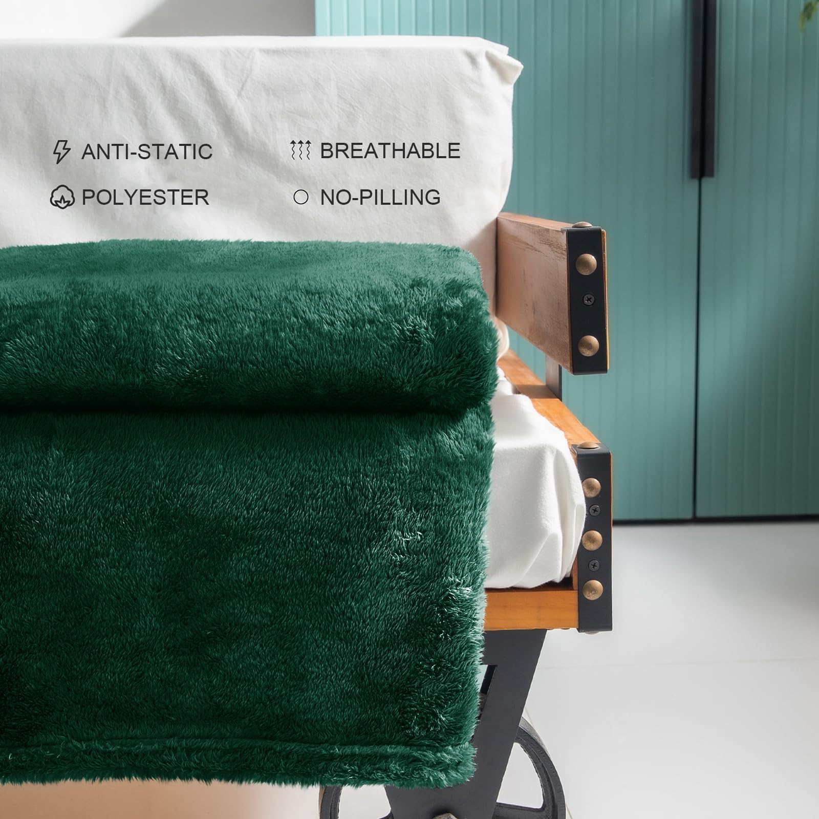 Exclusivo Mezcla Fuzzy Large Fleece Throw Blanket for Couch, Forest Green
