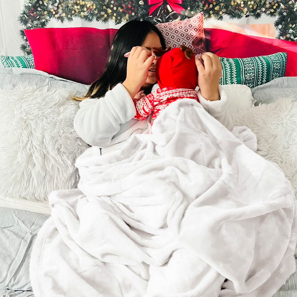 Bedsure GentleSoft Fleece Throw XL Blanket White - 300GSM Soft Lightweight Plush Cozy Blankets for Bed, Sofa, Couch, Travel, Camping, 50x70 inches