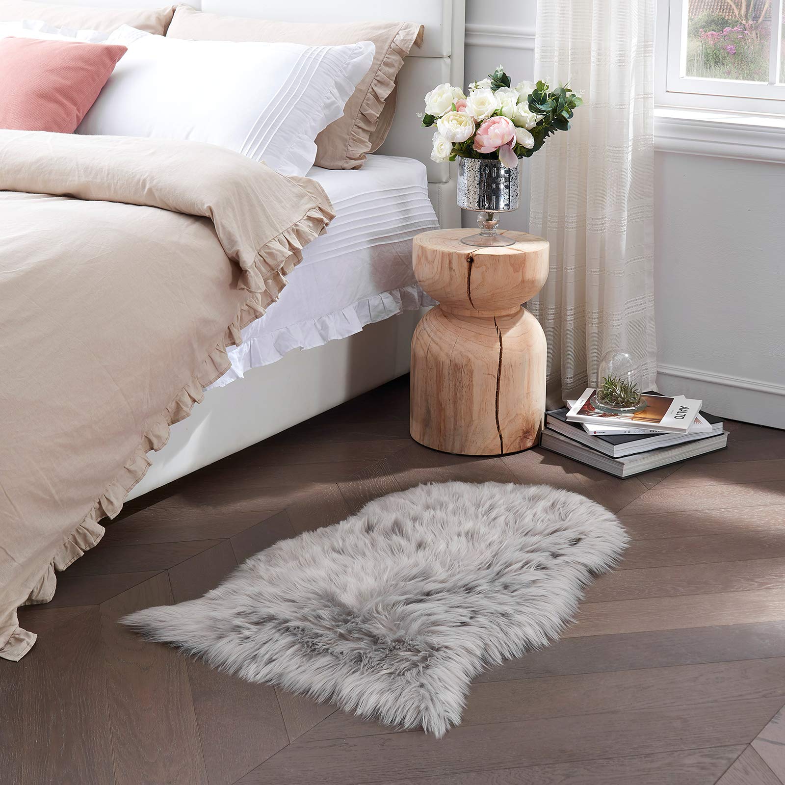 Tangsoo 2x3 Grey Small Faux Fur Rug,Washable Fuzzy Fluffy Chair Cover Rugs