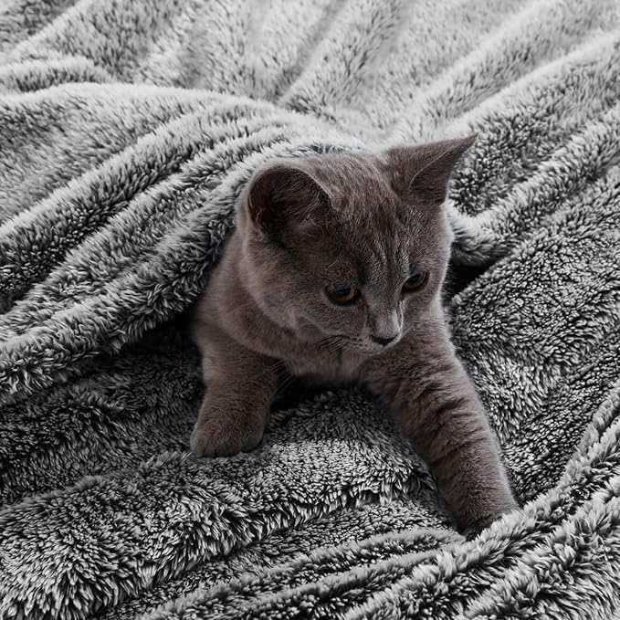 Exclusivo Mezcla Fuzzy Large Fleece Throw Blanket for Couch, Mixed Black