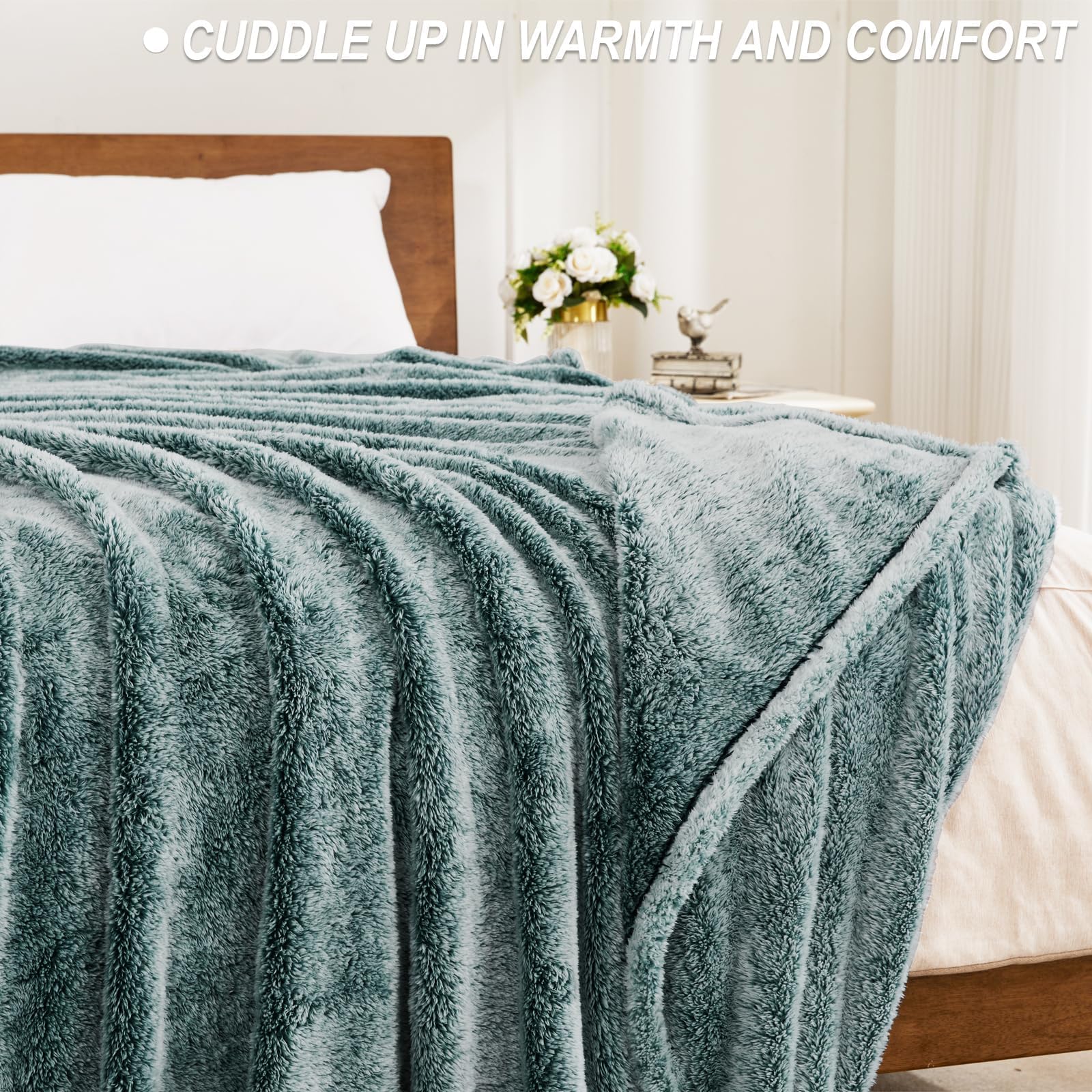 Exclusivo Mezcla Fuzzy Large Fleece Throw Blanket for Couch, Mixed Green