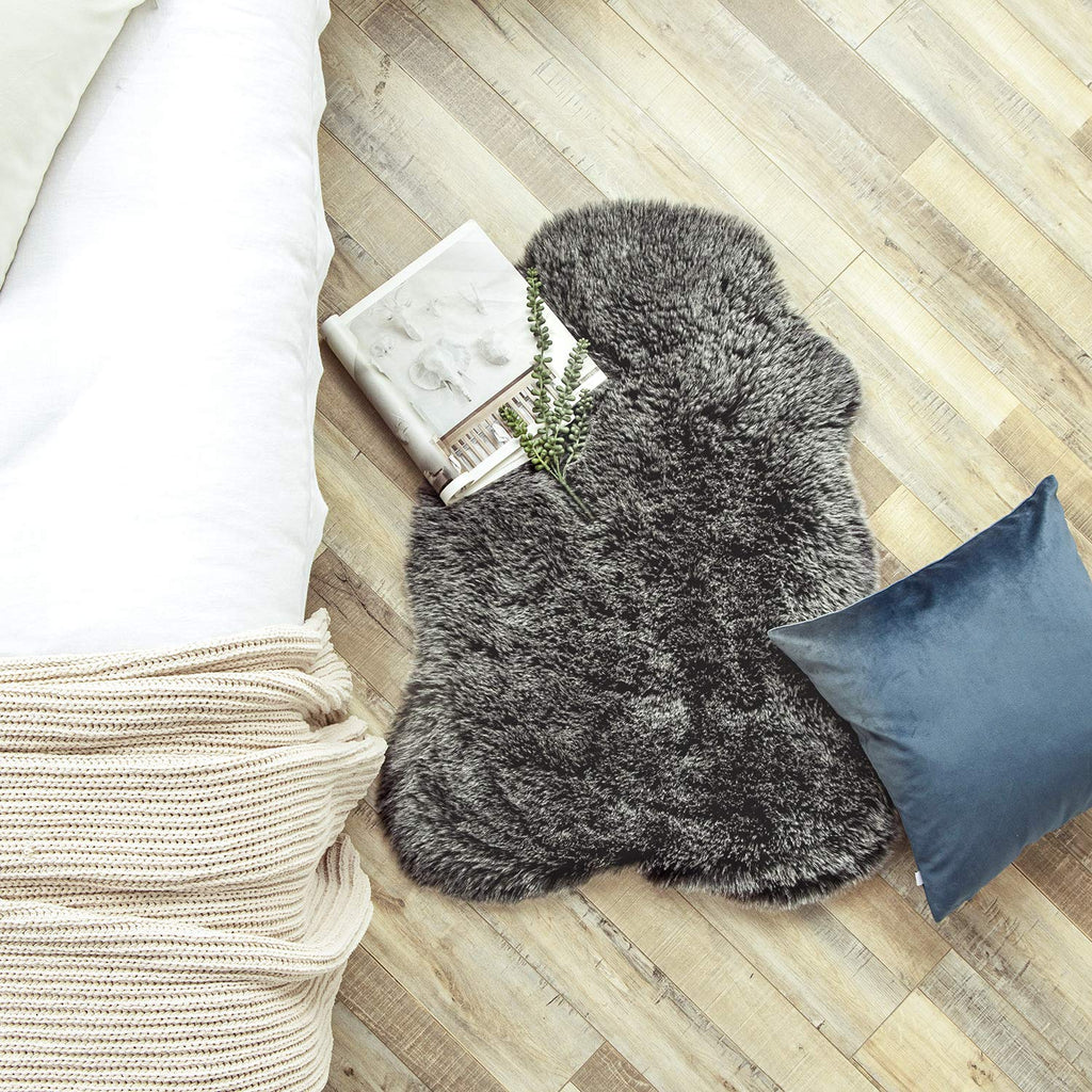 Ashler HOME DECO Soft Fox Faux Fur Chair Couch Cover Area Rug for Bedroom Floor Sofa Living Room Black White 2 x 2.8 ft