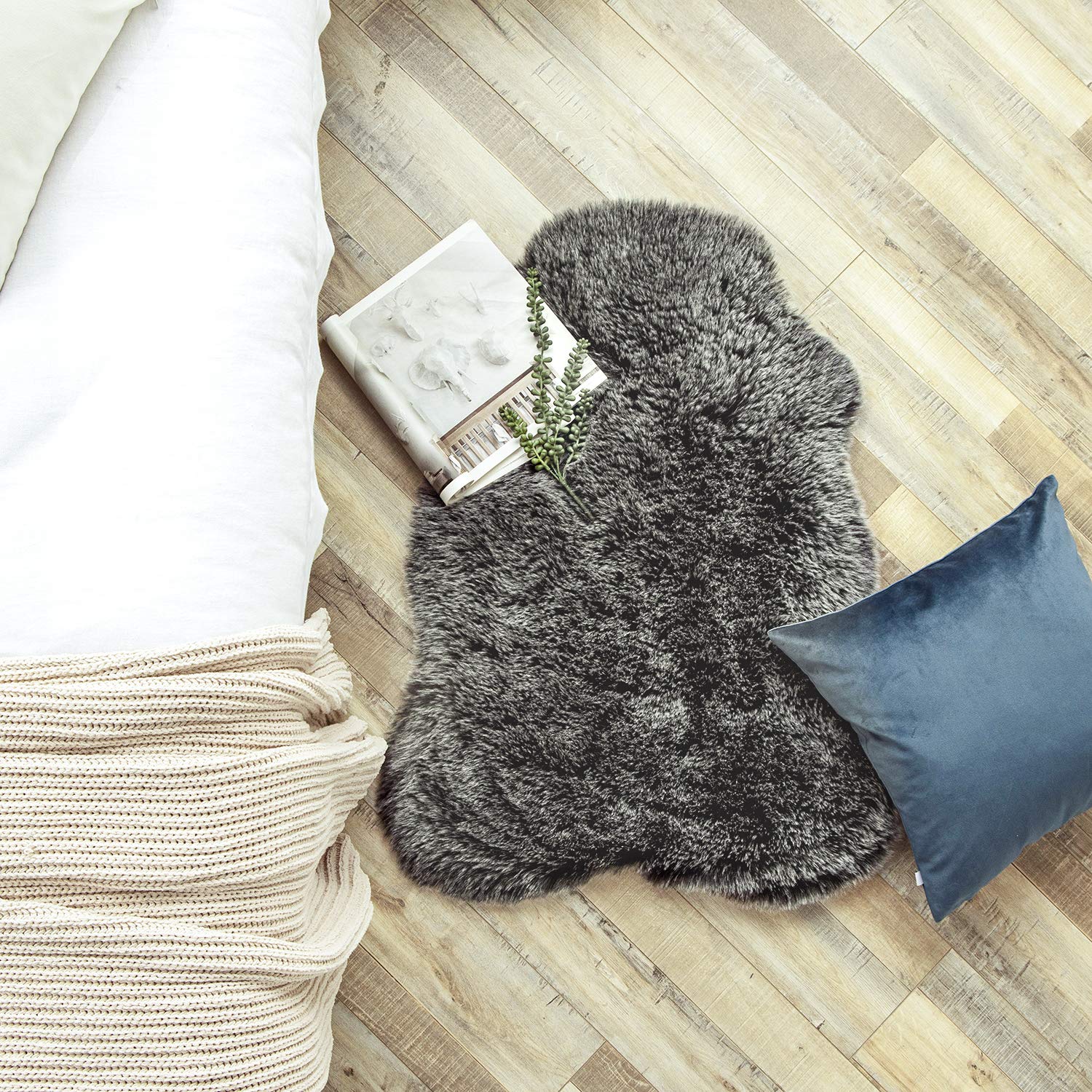Ashler HOME DECO Soft Fox Faux Fur Chair Couch Cover Area Rug for Bedroom Floor Sofa Living Room Black White 2 x 2.8 ft