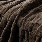 Exclusivo Mezcla King Size Flannel Fleece Blanket, Super Soft and Warm Lightweight Checkered Pattern Blankets for All Seasons, 90x104 Inches, Coffee